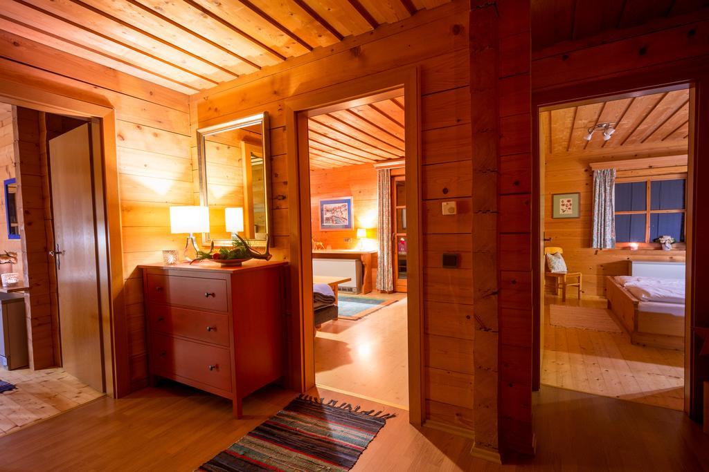 Chalets Ebner Ебен им Понгау Стая снимка