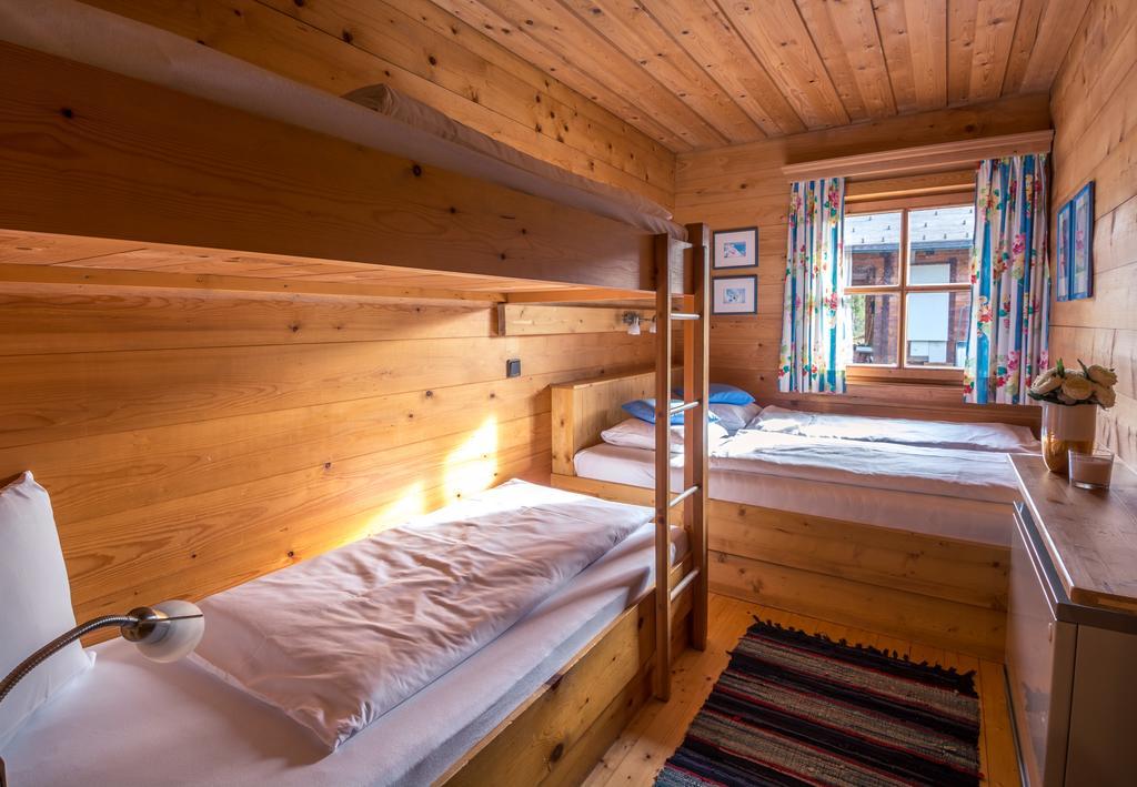 Chalets Ebner Ебен им Понгау Стая снимка